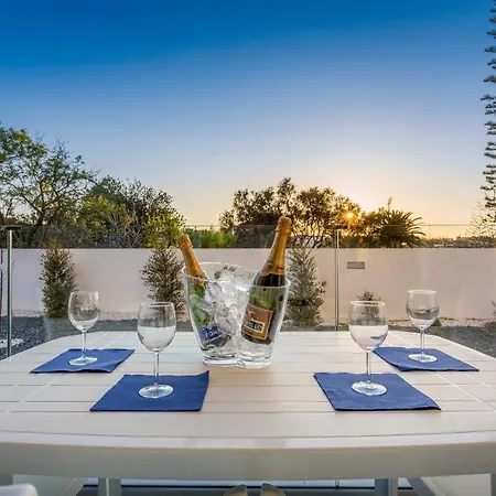 Correeira Luxury Residence T2 J - Albufeira, Pools, Wifi, Bbq, Beach شقة البوفيرا