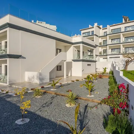 Correeira Luxury Residence T2 J - Albufeira, Pools, Wifi, Bbq, Beach شقة